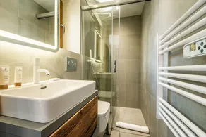 DOUKA - Upscale chalet with sauna and hot tub - Image 4