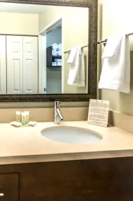 Relaxing Retreat Near Downtown Toledo - Image 3