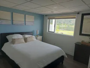 Little Shuswap Lake Front Suite - Image 5