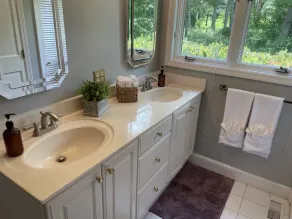 Lake Retreat on 20 acres with Hot Tub near Athens - Image 3