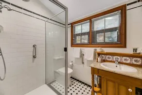 Queens Park Views | Walk to CBD | Sleeps 8 - Image 5