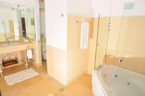 Villa avec plage privée et piscine privée - Image 5