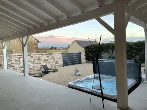 Romantic room with outdoor Jacuzzi, comfort and luxury Brin du Jour - Image 3
