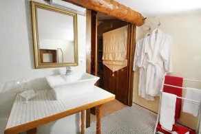 Mas DISTAISE, 5 bedrooms, 4 bathrooms, pool, billiards.  Vacations with family and friends - Image 4