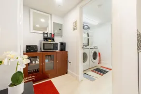 Modern 4BD/3BA w/Parking & deck & 29 min>NYC - Image 3