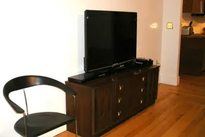 Modern suite for vacation rental - Image 2
