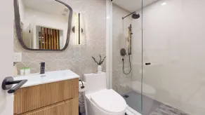 Casa East Side Hotel Queen East Leslieville Suite - Image 3