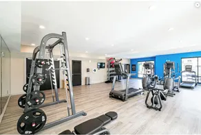 Landing Amazing 1BD Gym Pool - Image 4