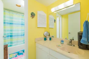 Beautiful condo ON THE BEACH. Enjoy amazing views and the cool ocean breeze. - Image 3