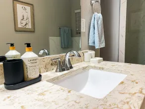 Gorgeous 3BD Townhouse in trendy area near downtown - Image 4
