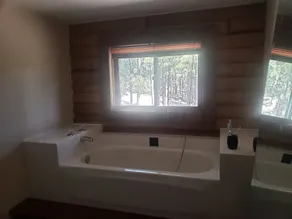 Spacieux chalet rustique en rondins - Image 2