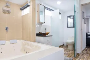 3 Bedroom Balcony 3 Hot Tubs AC security - Image 4