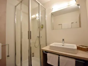 Valley view room with shower or bath, WC - Hotel-Restaurant Stigenwirth - Image 3