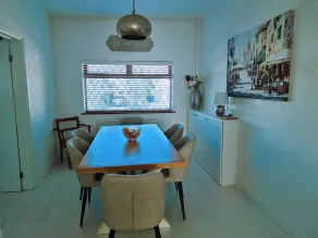 Stylish, spacious 4 bedroom, 3.5 bathroom entire detached home with large garden - Image 3