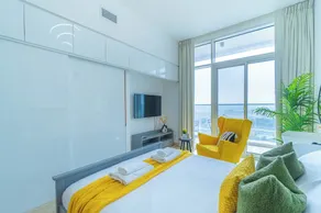 Sky-High Marina Chic - Image 5