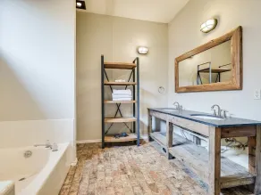 Cosy and Open with Loft on Greenbelt - Image 5