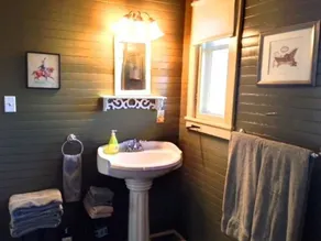 Arts & Crafts Cottage In Picturesque Bayside, Maine - Image 2