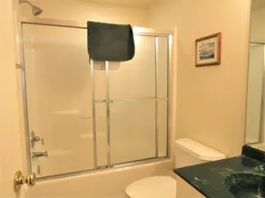 1st floor duplex in Brant Beach just 3 homes from the beach - Image 3
