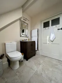 Quirky Luxury Barn Sleeps 8 Pet Friendly - Image 5