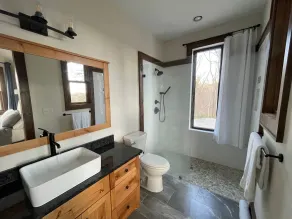 Golden Eagle Landing: Modern Mountain Getaway, Hot Tub, Pet Friendly, WiFi, Long - Image 3