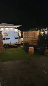 Caravane vintage,jardin privaif, barbecue,jaccuzi,idéal pour couple - Image 3