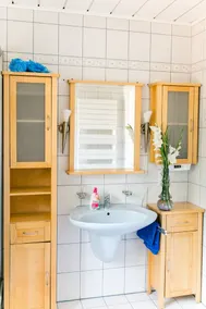 Large vacation home with sauna and free wifi - Image 5