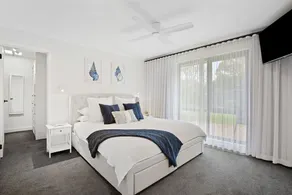 Enjoy the sense of tranquillity in the stylish beach escape (sleeps 10) - Image 4