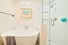 Gorgeous coastal four bedroom steps from Windansea Beach - Image 4