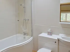3 bedroom accommodation in Spring Gardens, Frome - Image 2