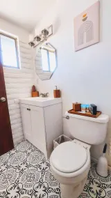 Clean & quiet retreat with private backyard near shopping & trails. - Image 4