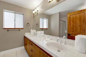 Experience the serene 2596-Pine Woods Retreat in Sugarloaf, with forest views! - Image 4