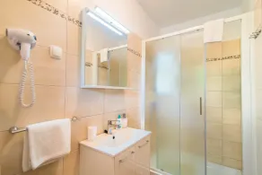 Rustic villa Casa Mate with 2 bedrooms in Tinjan - Image 3