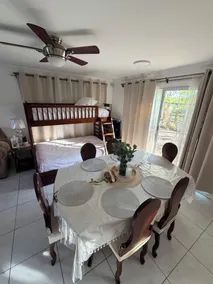 CHARMANTE MAISON 2 CHAMBRES: 3 LITS, COUCHAGES 1-5, SÉCURITÉ 24h / 24, PISCINE PRIVÉE ET PLAGE - Image 4