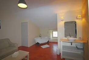 Recently renovated 19th century wine estate, at the foot of Mont Ventoux - Image 3
