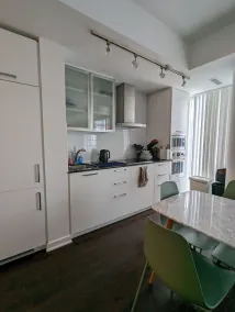 Cozy + Stylish Apartment in Heart of Downtown Toronto - Image 5
