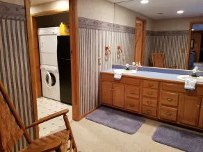 LOZ Family Fun Lakefront Vacation Log Home #8 , 6500sf, 5bd, loft, 4 bath - Image 4