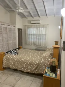 Little Bimshire spacious villa, large pool, private road near shops & bars - Image 5