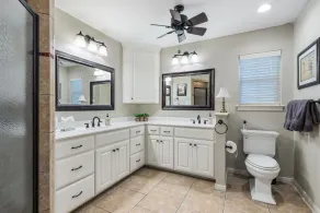 La Casa Roja - Pet-Friendly - 3BR Home - Walk to Castle & Downtown Waco - Image 4
