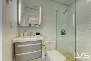 Imperial Waterfront Villa- Walk to Beach Pool & Spa - Image 4