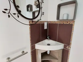 Maison avec jardin, 4 chambres, proche Laval, idéale pour familles et séjours professionnels - Image 3