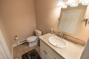 Shelter Island vue sur l'eau 2 chambres 1 et 1/2 salle de bain avec suite de bonus. - Image 4