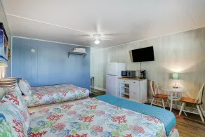 ON ISLAND Ocean View Beachy Studio in Campy 1970s Converted Motel - Image 4