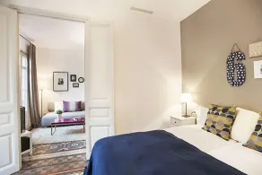 Walk to Gaudi's Buildings - \"ValA\" High Ceilings - Free Luggage Storage Service. - Image 5