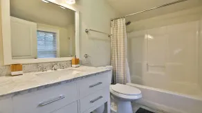 Modern, luxury 5-bed, 4.5-bath w/full basement! Now booking for 2026! - Image 4