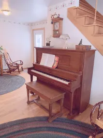 6 Bedroom Home in Gods Country - Image 2