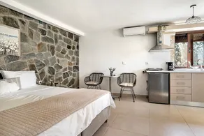 Apartment \"Key\" with Private Garden, Terrace & Wi-Fi - Image 4