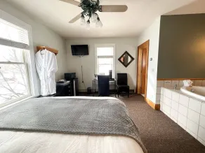 Huron Suite @ The Bayfield Guest House, Bayfield - Image 5