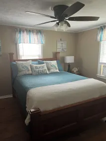 Tastefully decorated, cozy, three bedroom fully equipped cottage in Spring Lake. - Image 4
