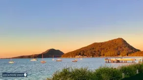 Shoal Bay Oasis - spacious five-bedroom retreat with spa, balcony views, walk to beach and parks - Image 3