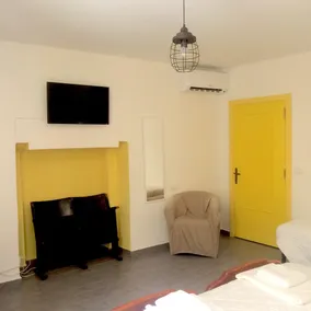 Arco Charming B & B - Gelbes Zimmer - Image 2